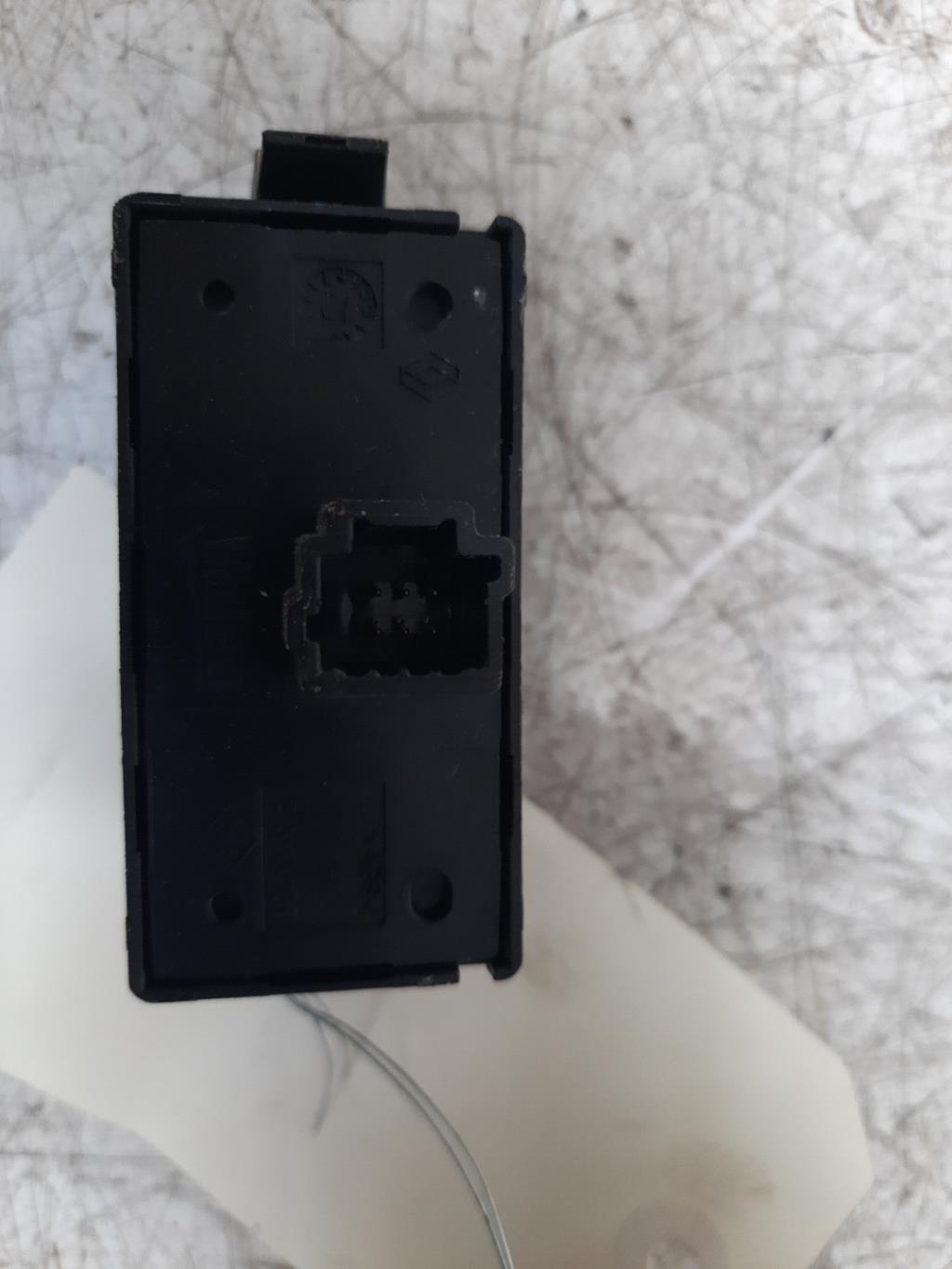 Bouton de warning DACIA LODGY PHASE 1 Essence - 1