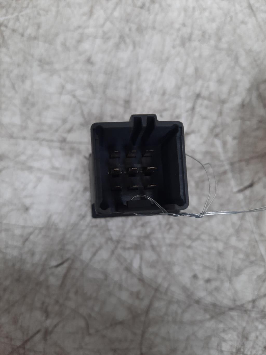 Bouton de warning PEUGEOT 406 Essence - 1