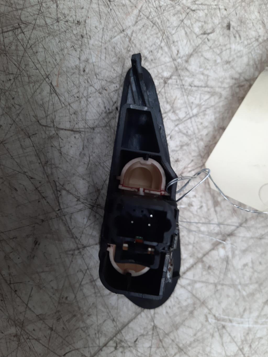 Bouton de warning PEUGEOT 406 COUPE Diesel - 1