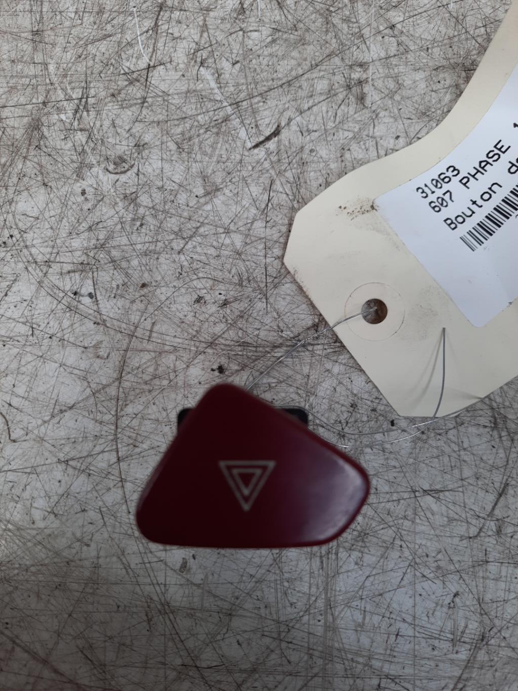Bouton de warning PEUGEOT 607 PHASE 1 Diesel - 1