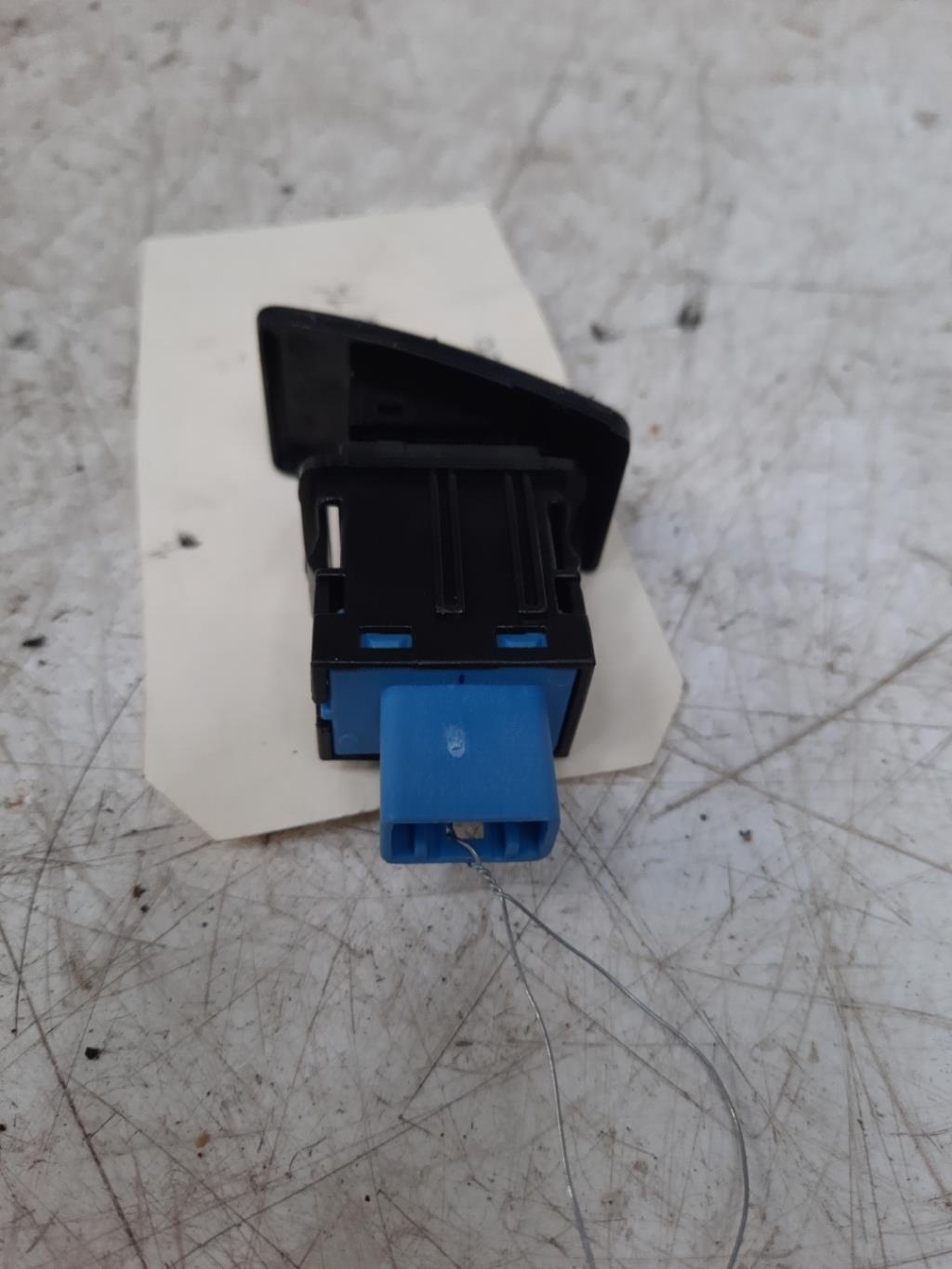 Bouton de warning MITSUBISHI SPACE STAR 3 PHASE 1 Essence - 1