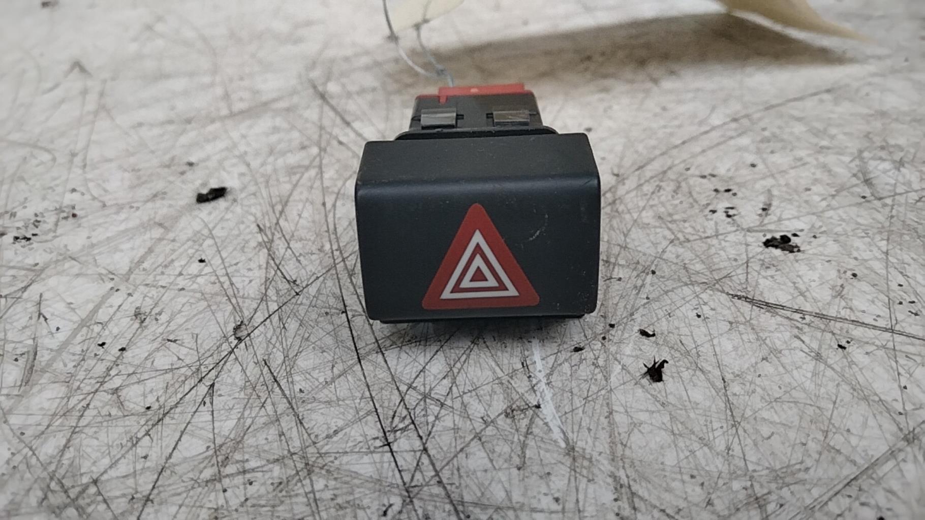 Bouton de warning CITROEN C4 PICASSO 2 PHASE 1 Diesel - 1