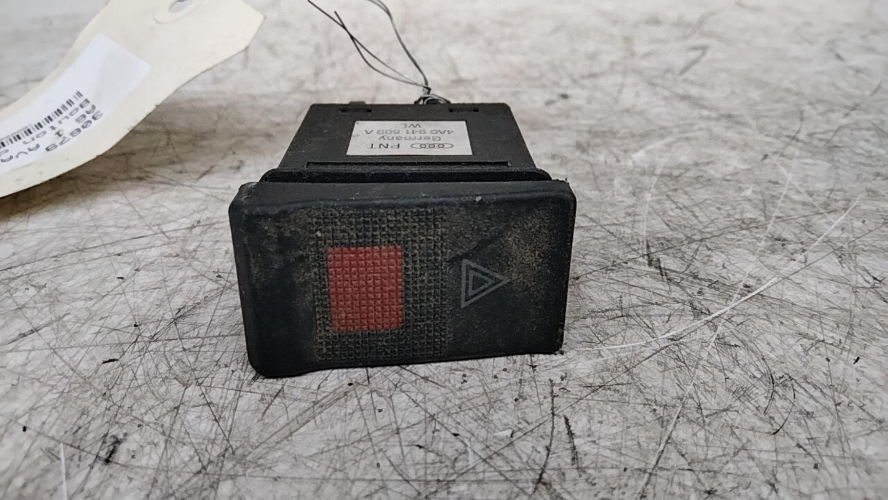 Bouton de warning AUDI A6 1 AVANT BREAK Diesel - 1