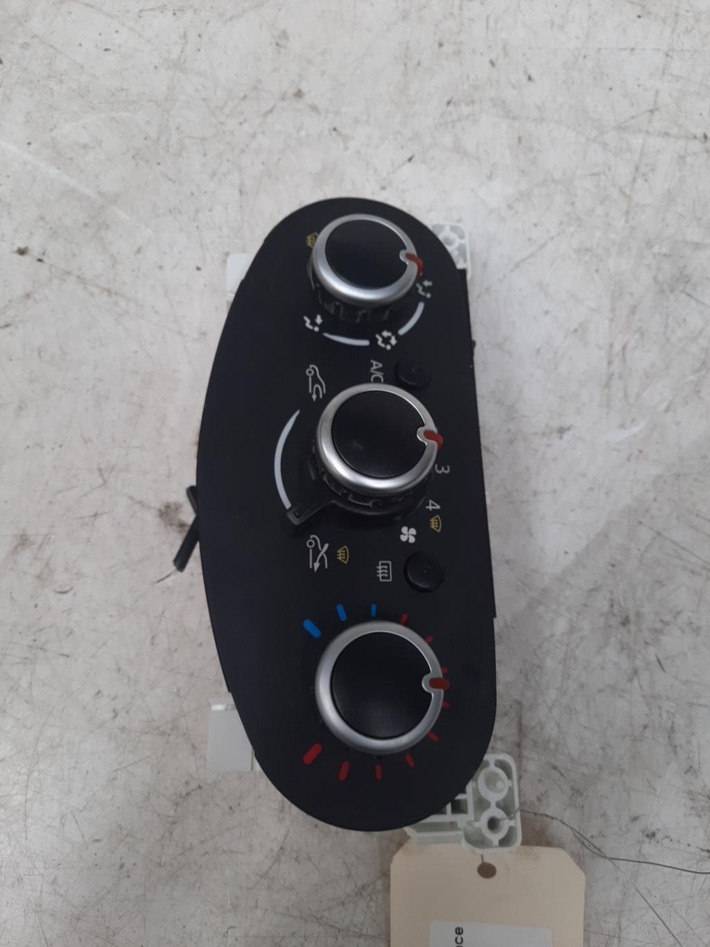 Commande chauffage RENAULT TWINGO 3 PHASE 1 Essence - 1