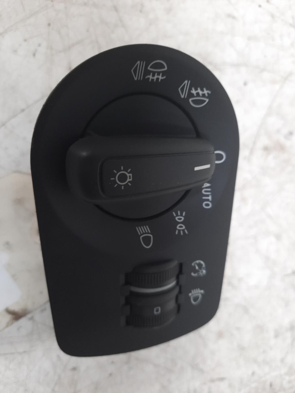 Commande de phare AUDI A1 SPORTBACK PHASE 1 Diesel - 1