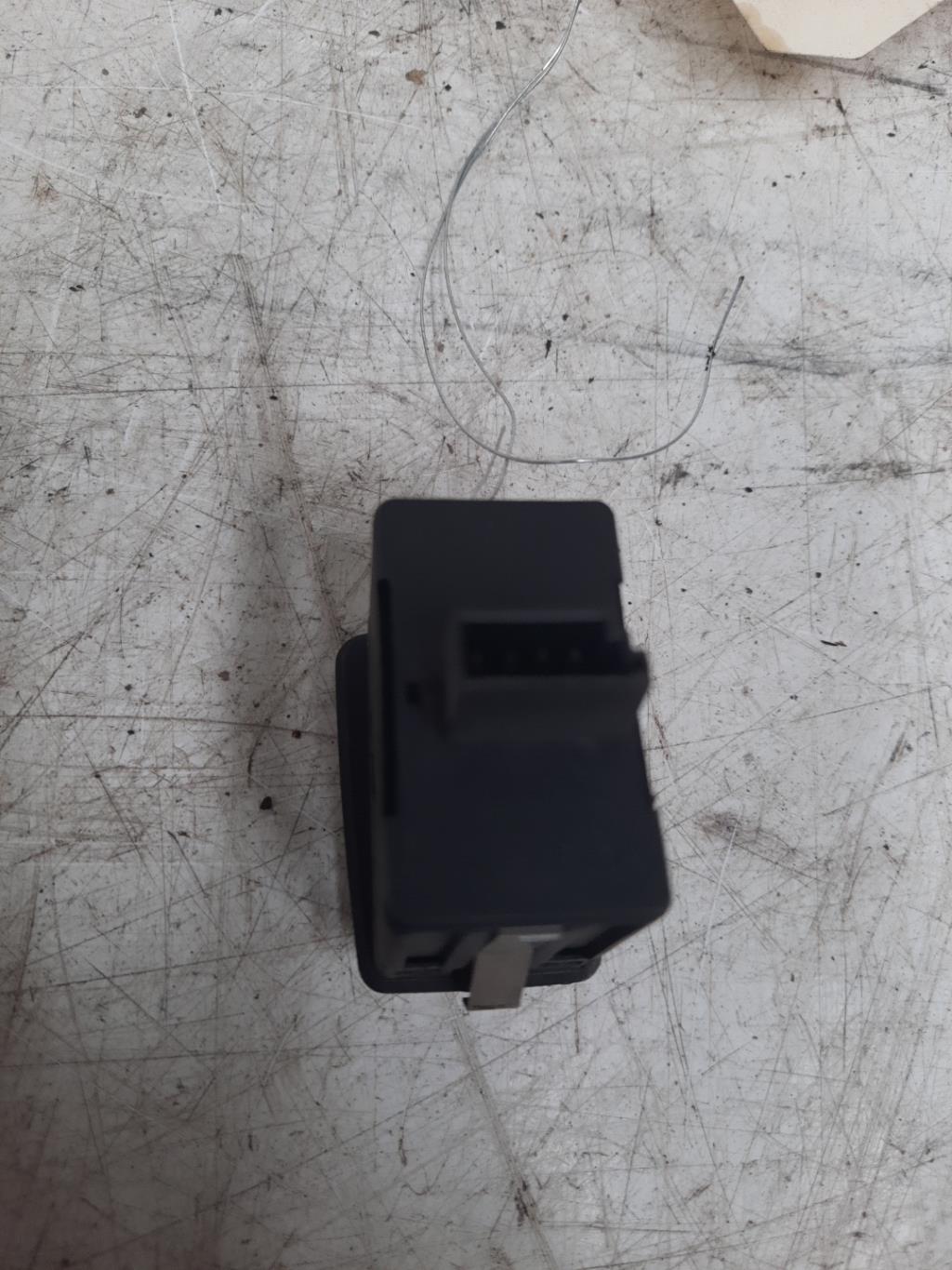 Interruttore lavacristalli posteriore destro BMW SERIE 3 E46 PHASE 2 Diésel - 1