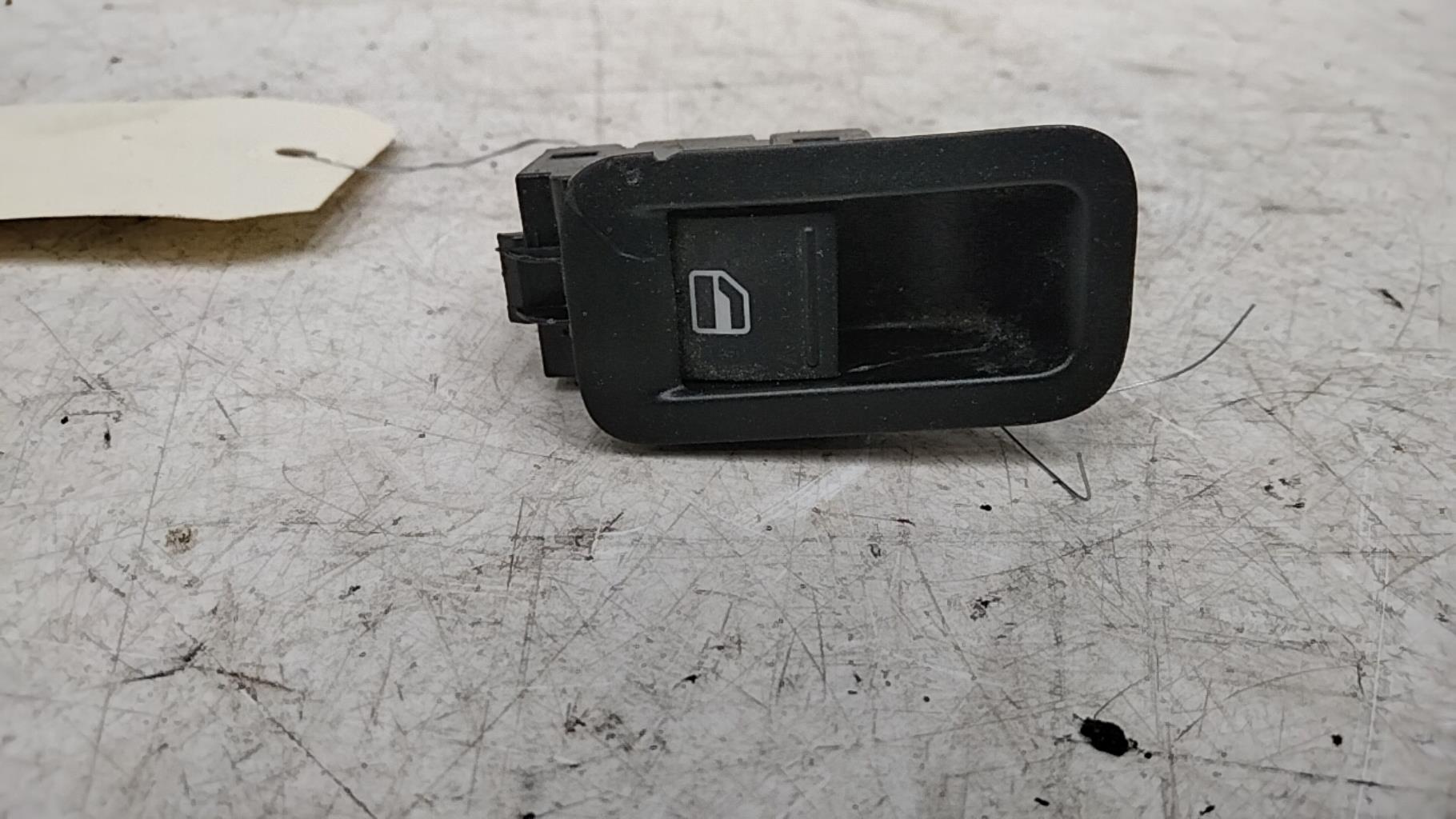 Interruttore lavacristalli posteriore destro VOLKSWAGEN POLO 5 PHASE 1 Diésel - 1