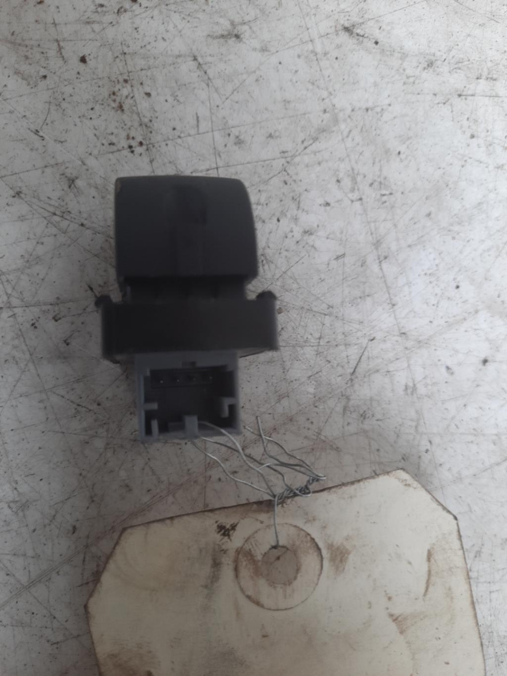 Interruttore lavacristalli posteriore destro AUDI A6 3 AVANT PHASE 1 BREAK Diésel - 1