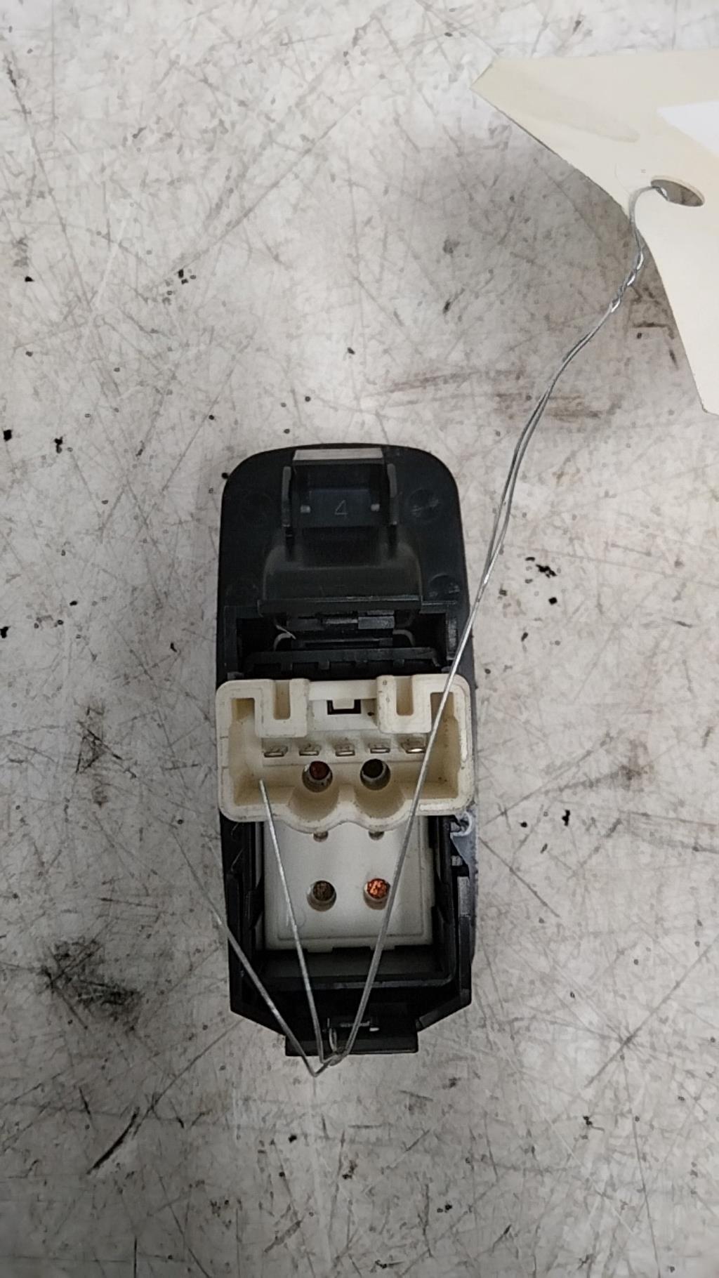 Interruttore lavacristalli posteriore destro TOYOTA RAV4 2 PHASE 2 Diésel - 1