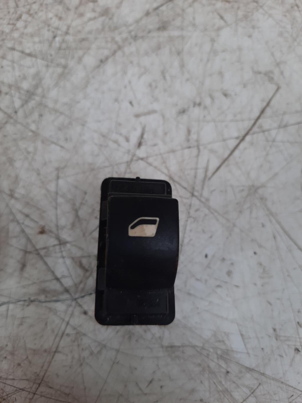 Interruttore lavacristalli posteriore sinistro PEUGEOT 308 1 SW PHASE 1 BREAK Diésel - 1