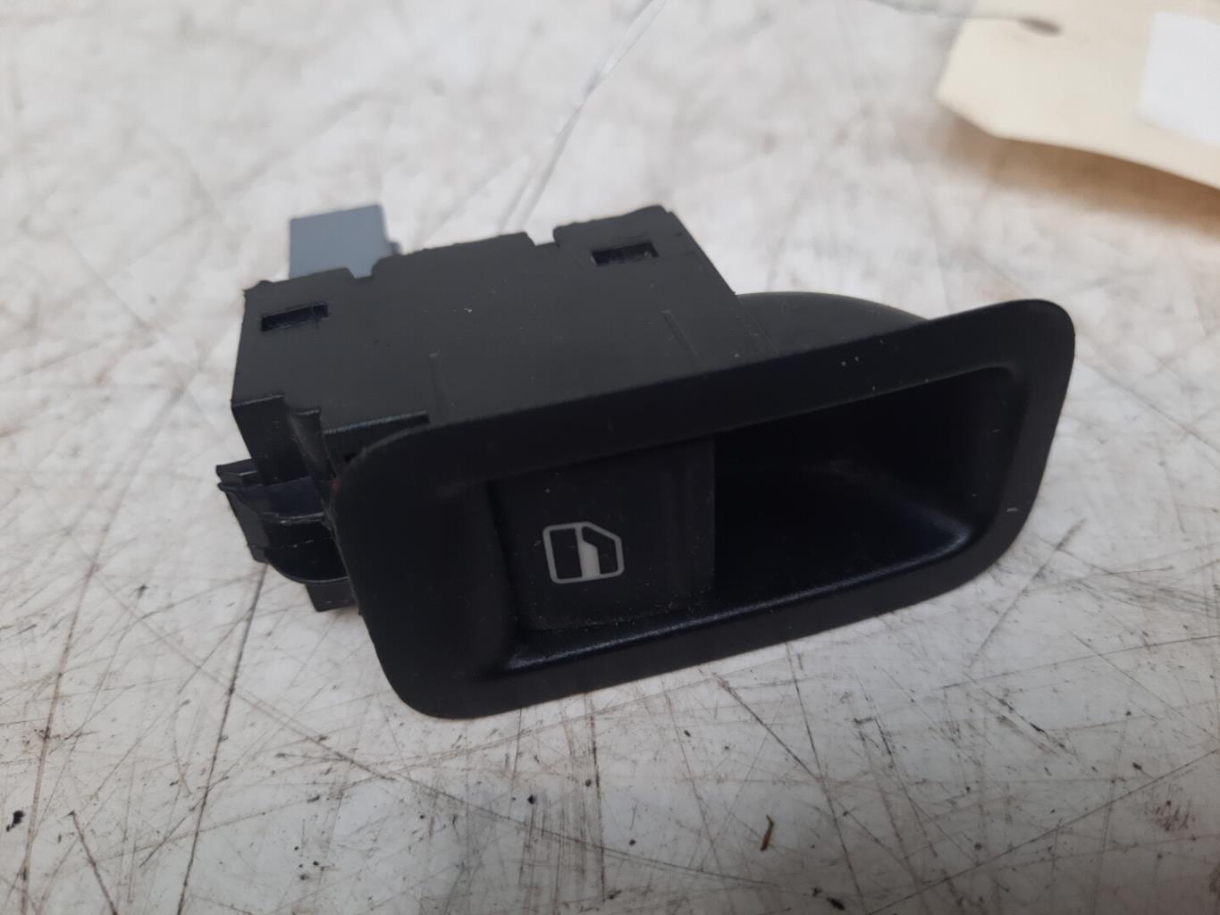 Interruttore lavacristalli posteriore sinistro VOLKSWAGEN POLO 5 PHASE 1 Diésel - 1