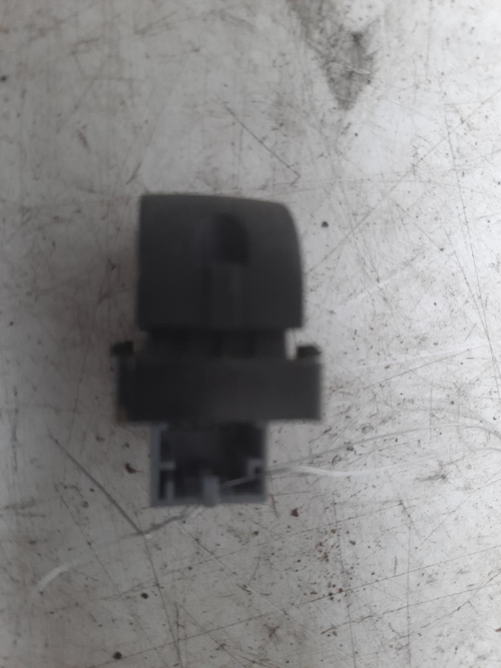 Interruttore lavacristalli posteriore sinistro AUDI A6 3 AVANT PHASE 1 BREAK Diésel - 1