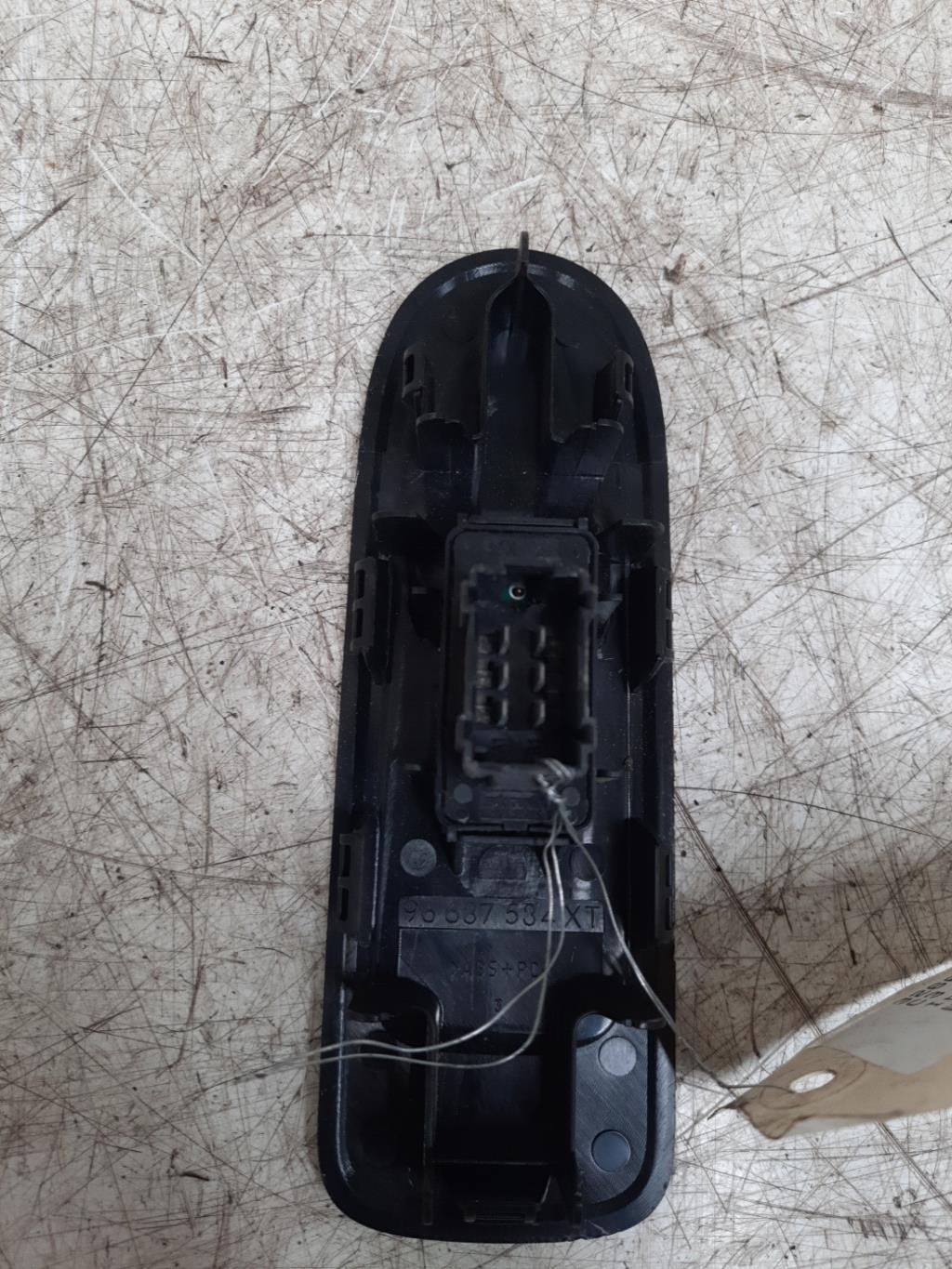 Interruttore lavacristalli anteriore destro CITROEN C3 2 PHASE 1 Diésel - 1