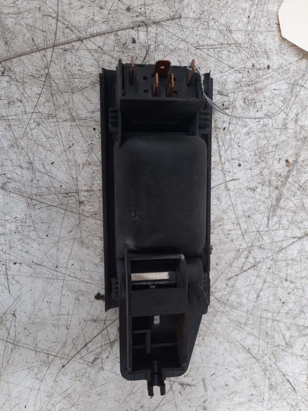 Interruttore lavacristalli anteriore destro AUDI A6 1 AVANT BREAK Diésel - 1