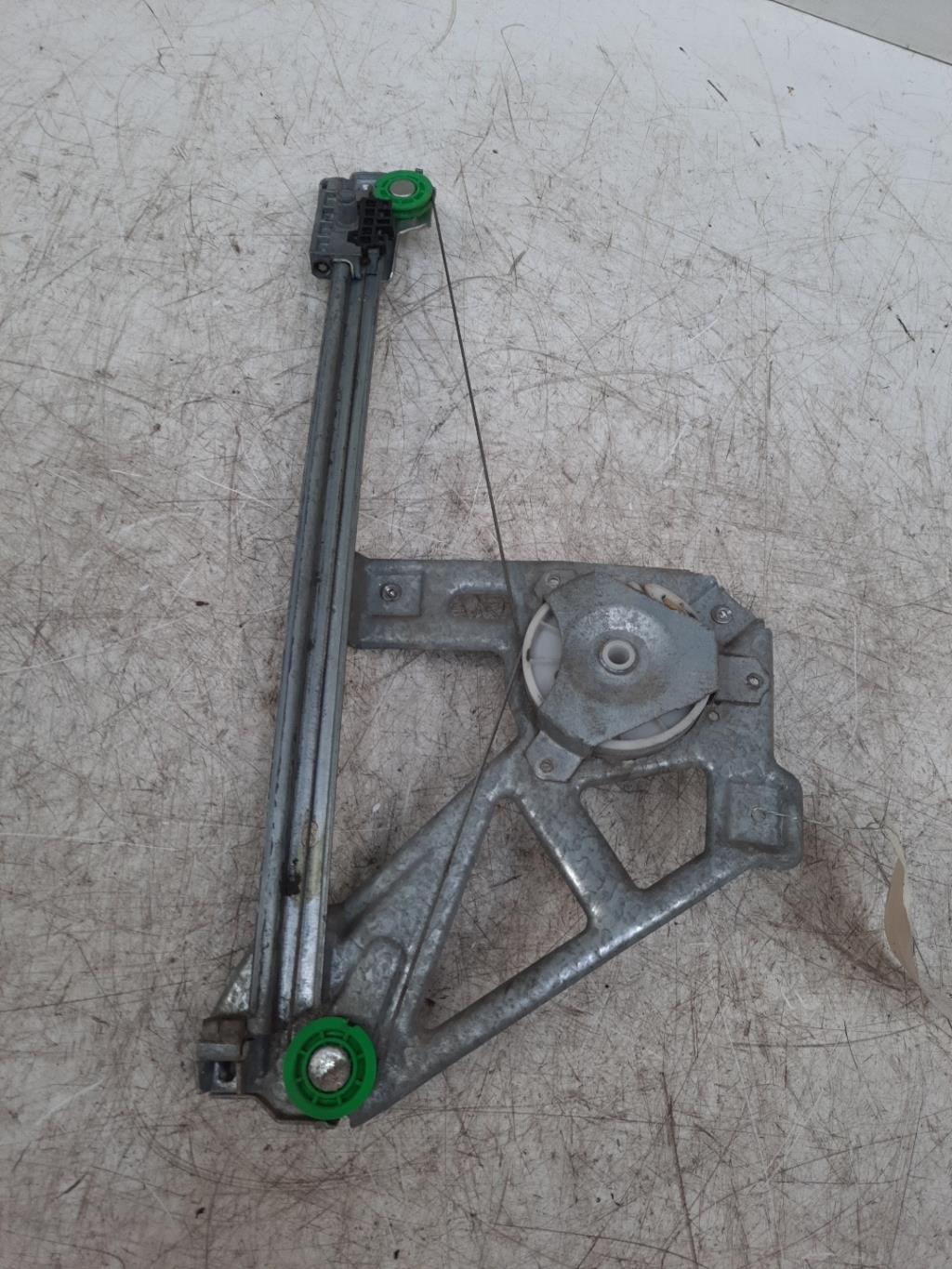 Alzacristalli manuale posteriore destro AUDI A6 1 AVANT BREAK Diésel - 1