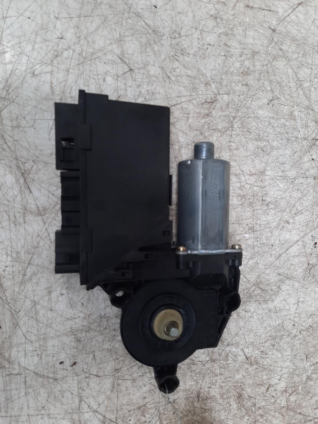 Motore alzacristalli anteriore destro AUDI A4 2 PHASE 1 Diésel - 1