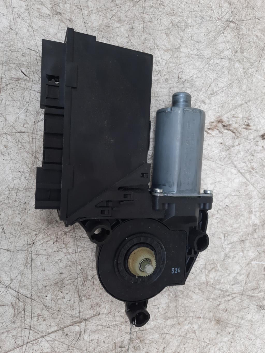 Motore alzacristalli anteriore destro AUDI A4 2 CABRIO PHASE 2 Diésel - 1