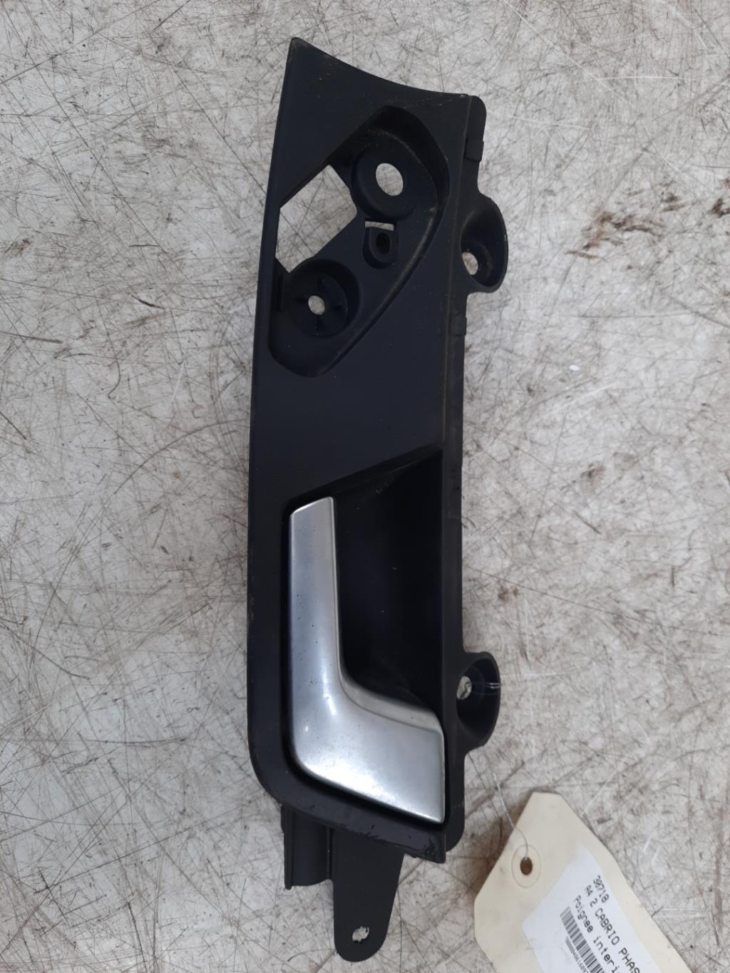 Poignee interieur avant droit AUDI A4 2 CABRIO PHASE 2 Diesel - 1