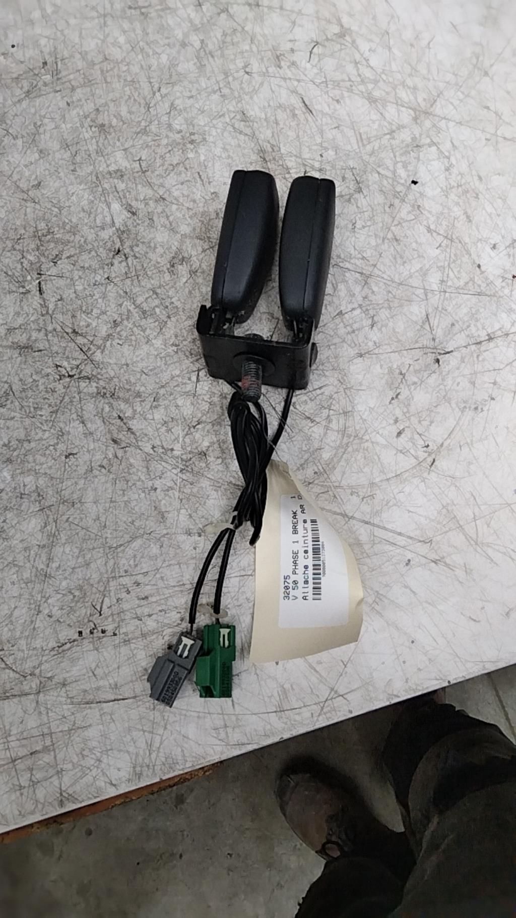 Aggancio cintura sicurezza posteriore destro VOLVO V 50 PHASE 1 BREAK Diésel - 1