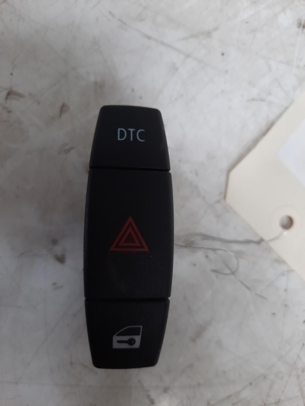 Bouton de warning BMW SERIE 1 E87 PHASE 1 Essence - 1
