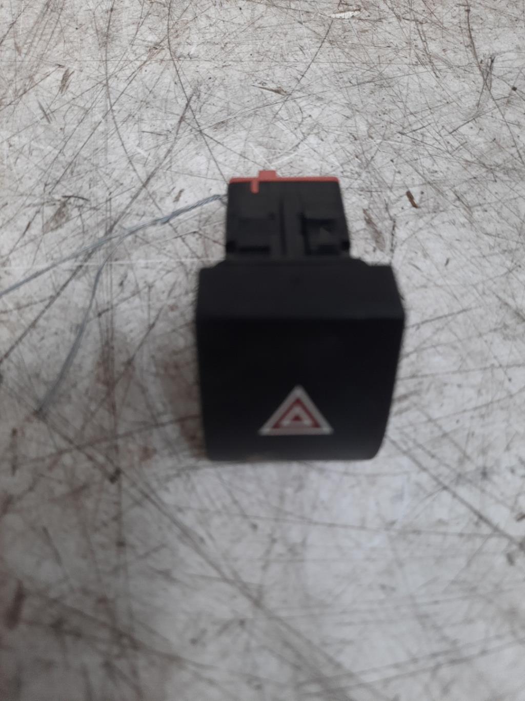 Interruttore luci emergenza PEUGEOT 3008 1 PHASE 1 Diésel - 1