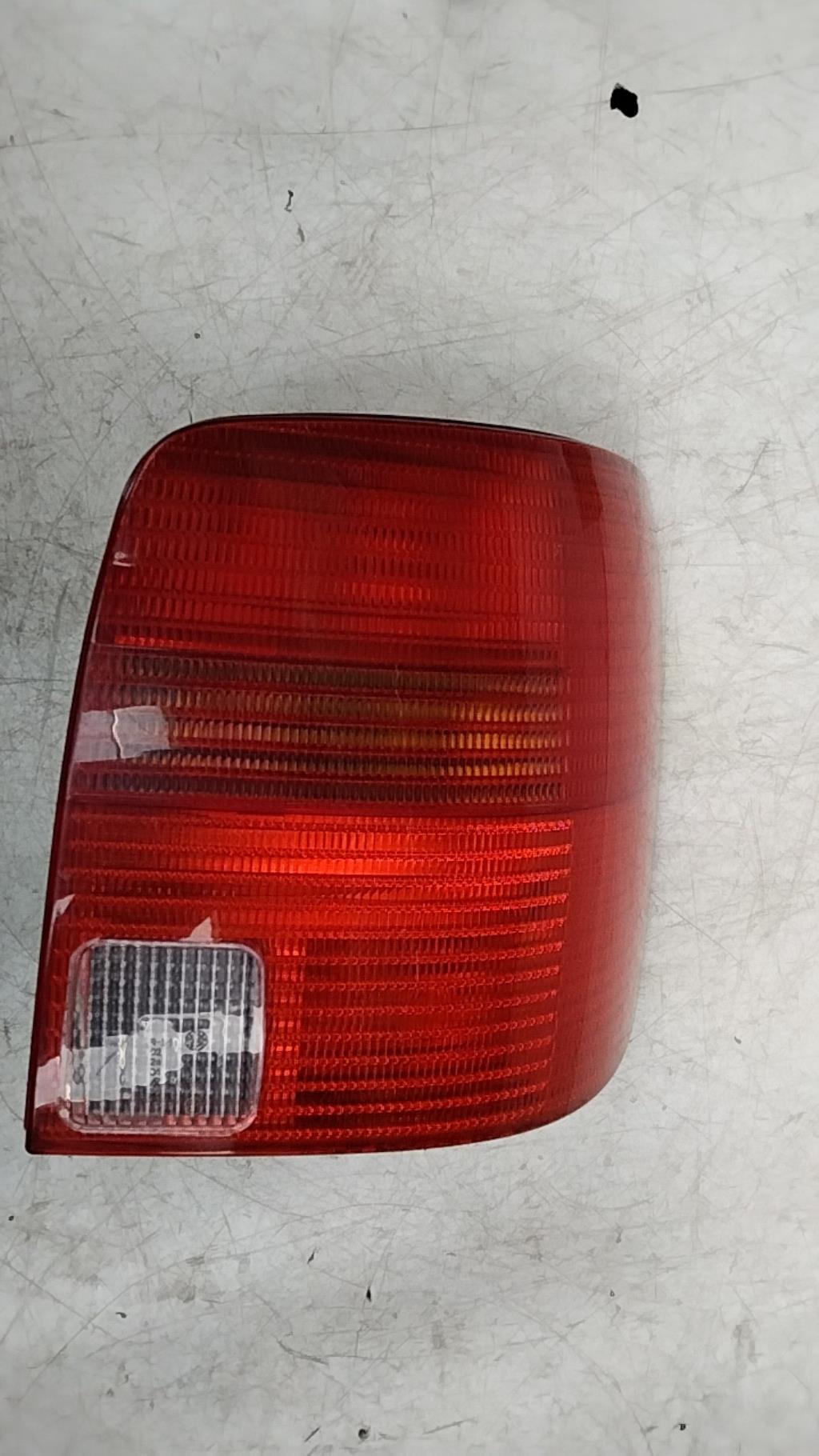 Fanale posteriore principale destro (luci) VOLKSWAGEN PASSAT 4 PHASE 1 BREAK Gasolina - 1