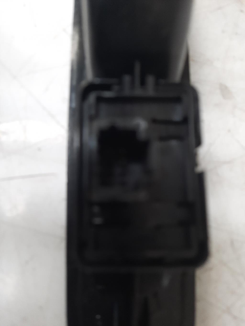 Interruttore lavacristalli posteriore destro RENAULT MEGANE 3 PHASE 1 BREAK Diésel - 1
