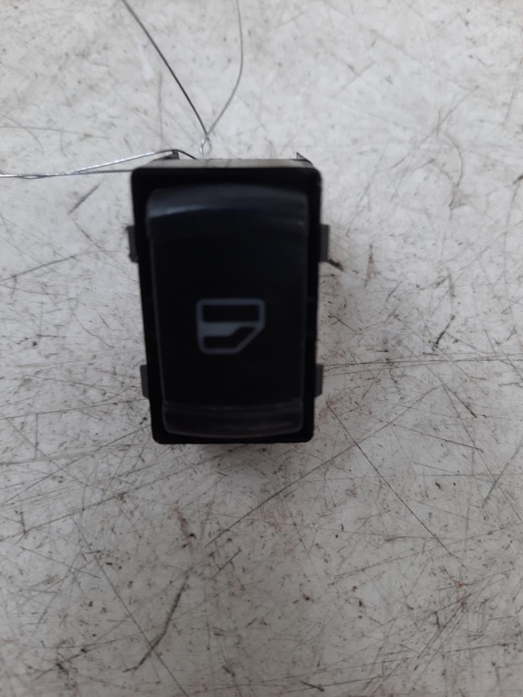 Interruttore lavacristalli posteriore destro VOLKSWAGEN PASSAT 4 PHASE 1 BREAK Gasolina - 1