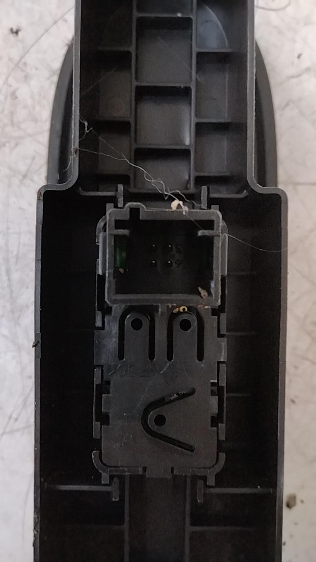 Interruttore lavacristalli anteriore destro CITROEN C3 2 PHASE 1 Diésel - 1
