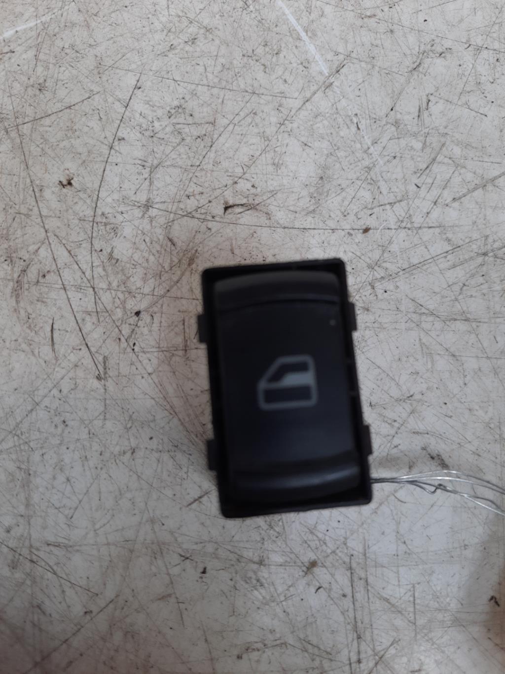 Interruttore lavacristalli anteriore destro VOLKSWAGEN PASSAT 4 PHASE 1 BREAK Gasolina - 1