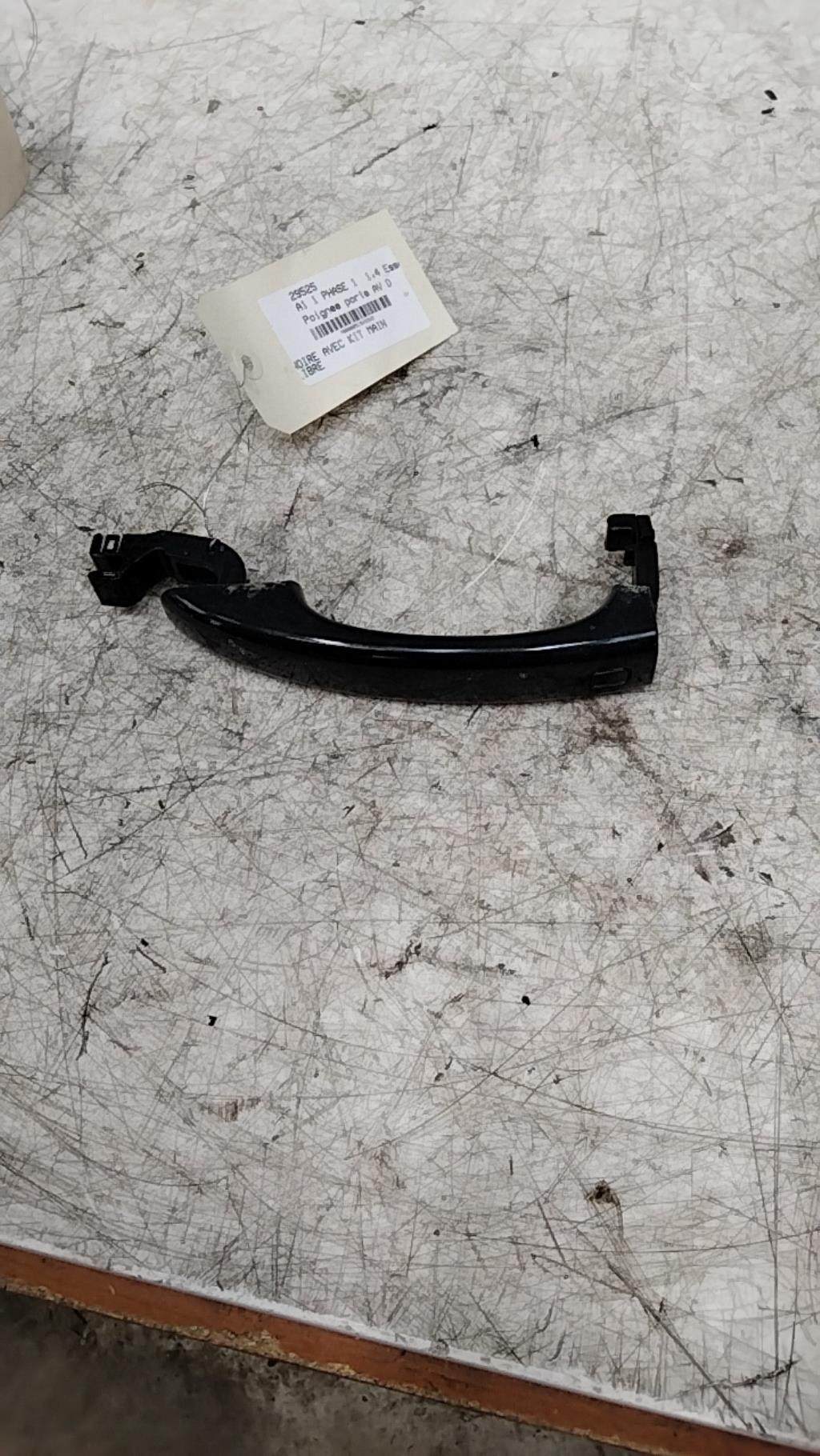 Poignee porte avant droit AUDI A1 1 PHASE 1 Essence - 1