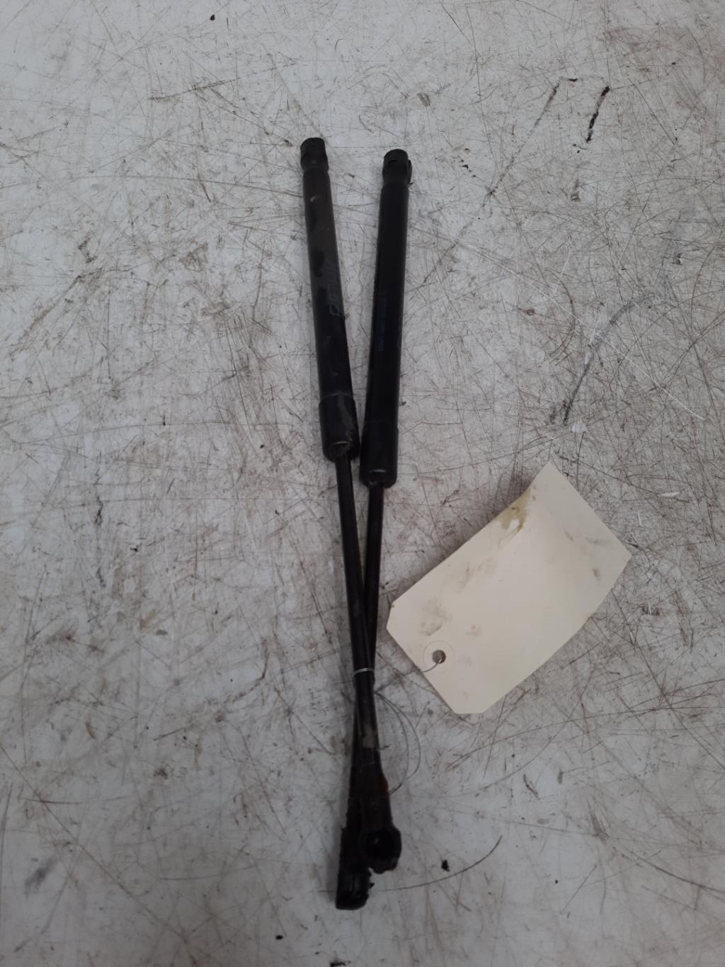 Verin de coffre BMW SERIE 1 E87 PHASE 1 Essence - 1