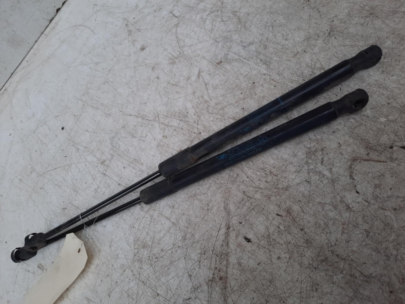 Verin de coffre RENAULT MEGANE 3 PHASE 1 BREAK Diesel - 1