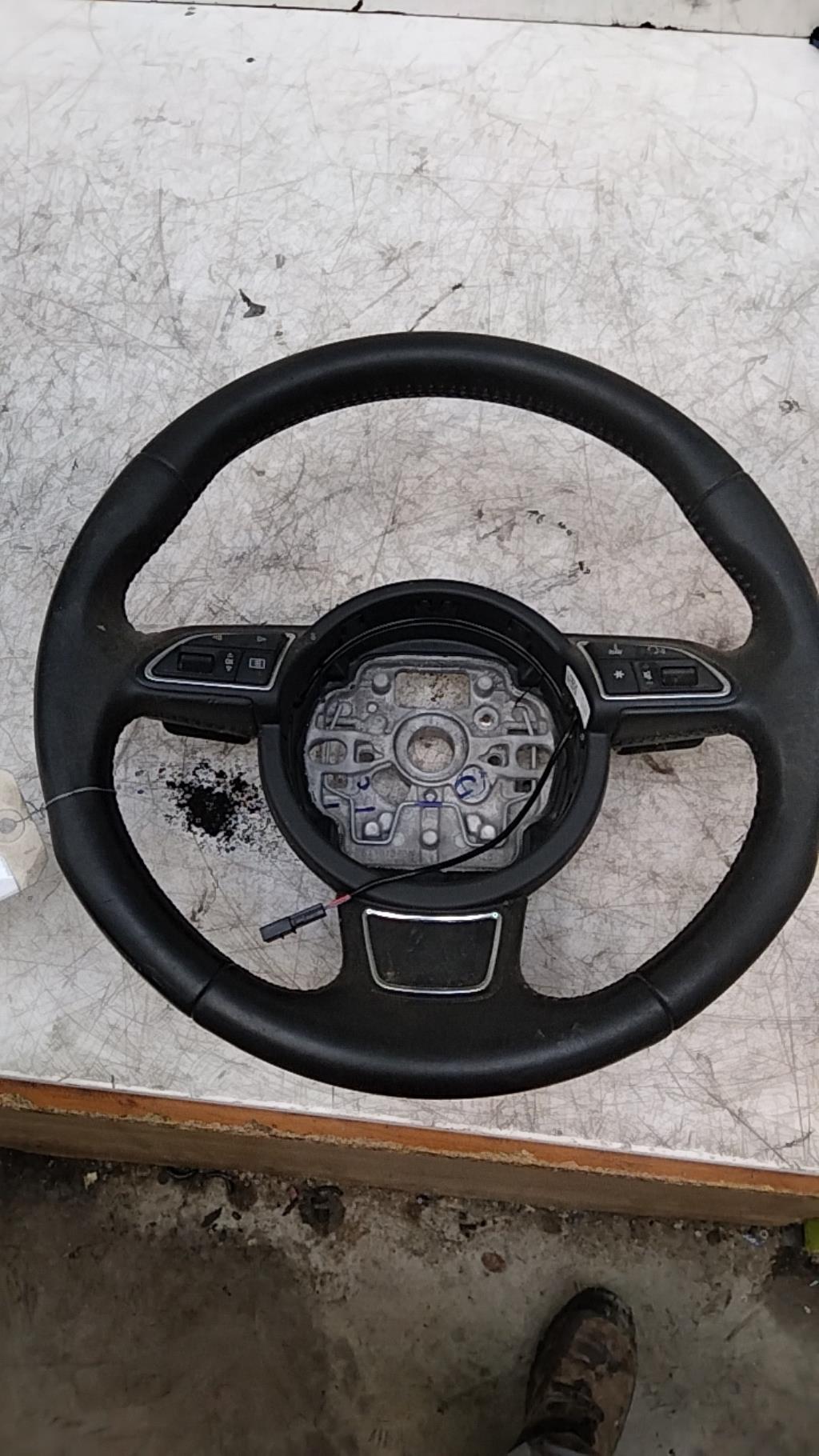 Volant AUDI A1 1 PHASE 1 Essence - 1