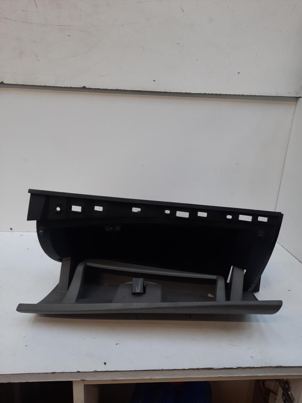 Boite a gants RENAULT MEGANE 3 PHASE 1 Diesel - 1
