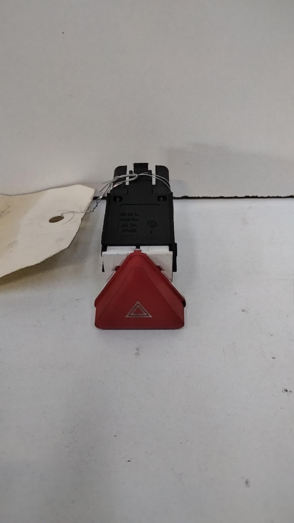 Bouton de warning VOLKSWAGEN GOLF 5 Diesel - 1