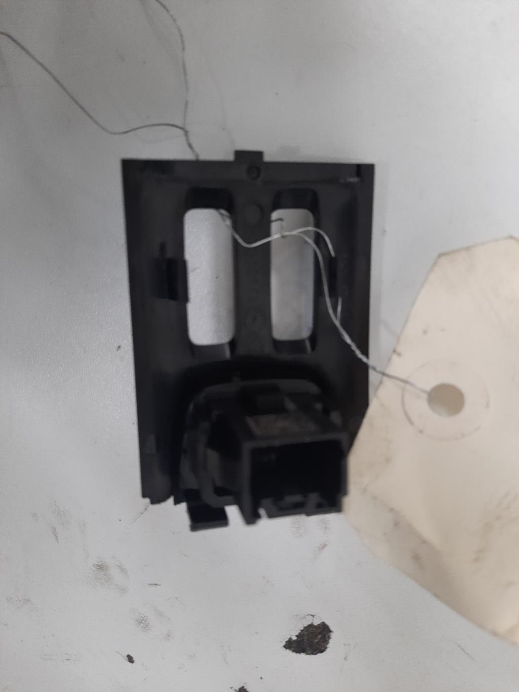 Bouton de warning FORD FIESTA 7 PHASE 1 Essence - 1