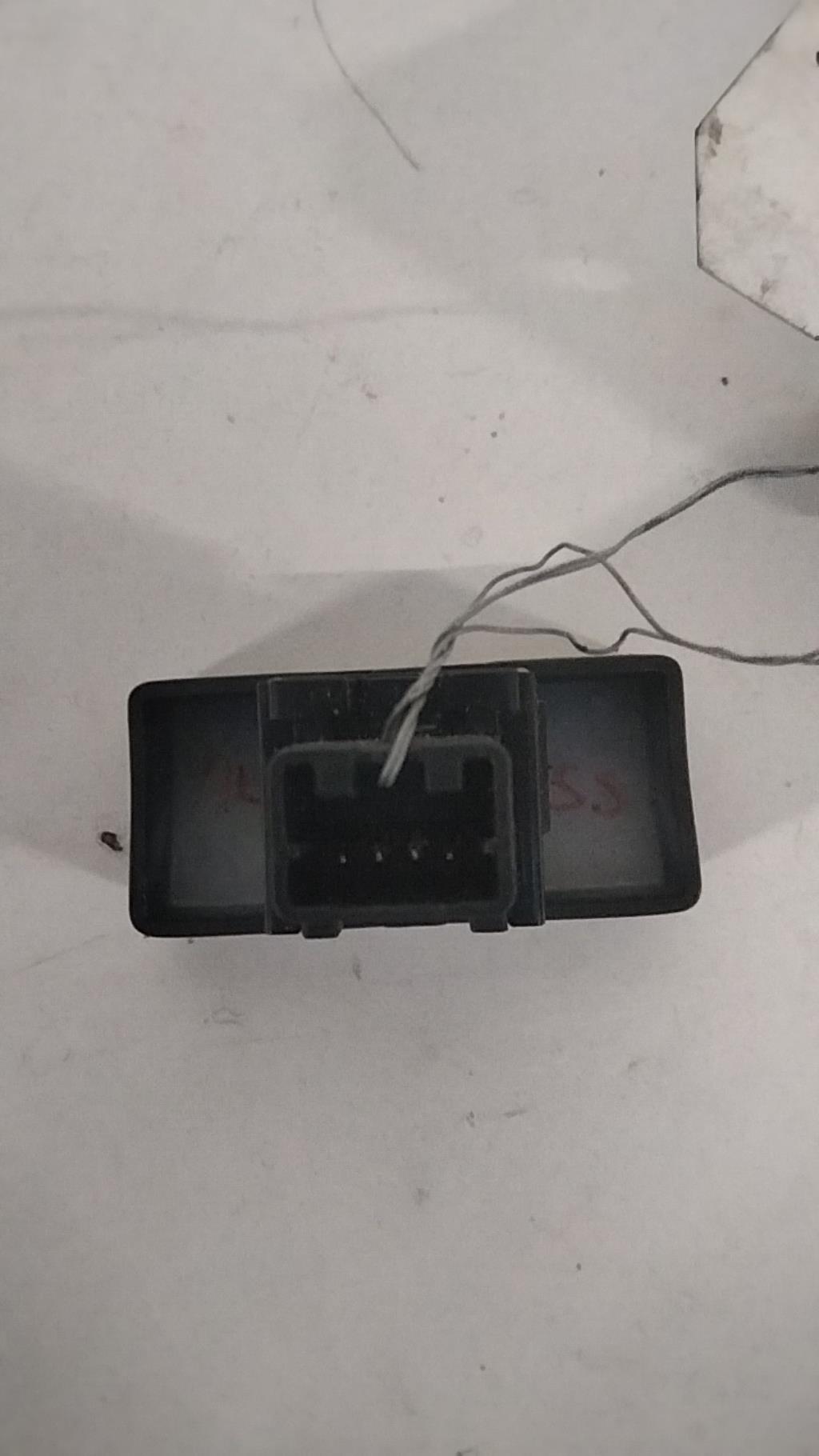 Bouton de warning NISSAN PIXO Essence - 1