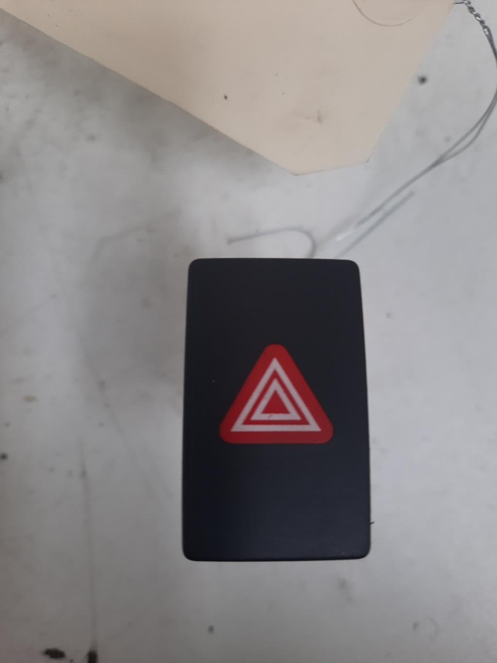 Bouton de warning VOLKSWAGEN GOLF 6 Diesel - 1