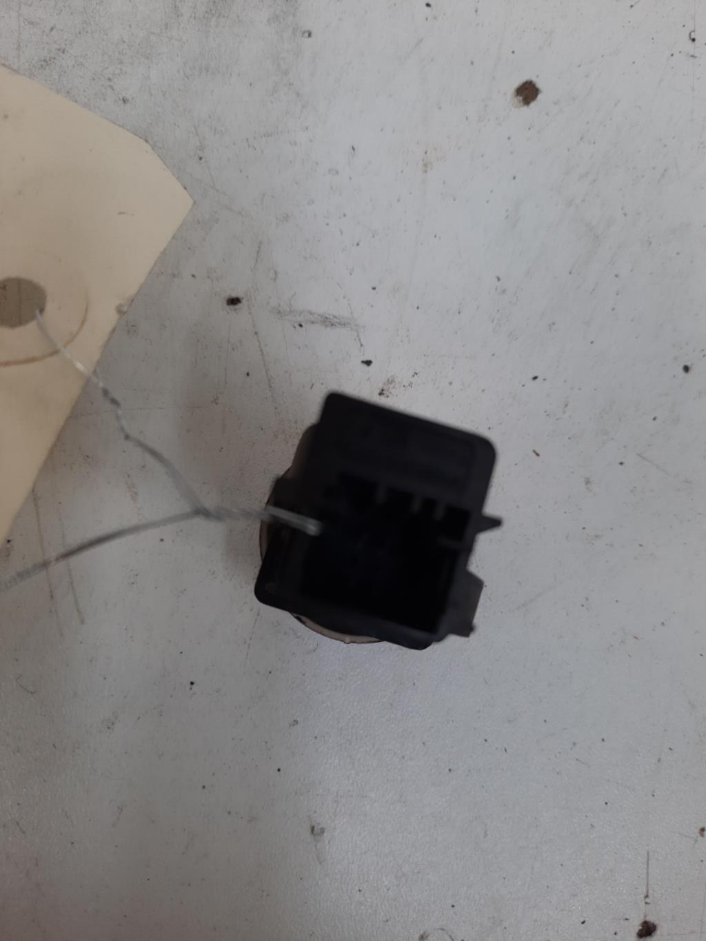 Bouton de warning PEUGEOT PARTNER 1 PHASE 2 Diesel - 1