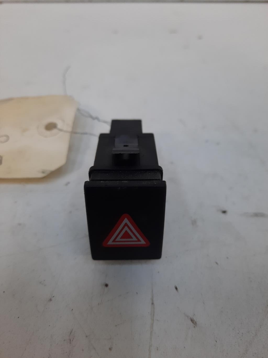 Interruttore luci emergenza VOLKSWAGEN POLO 4 PHASE 2 Gasolina - 1