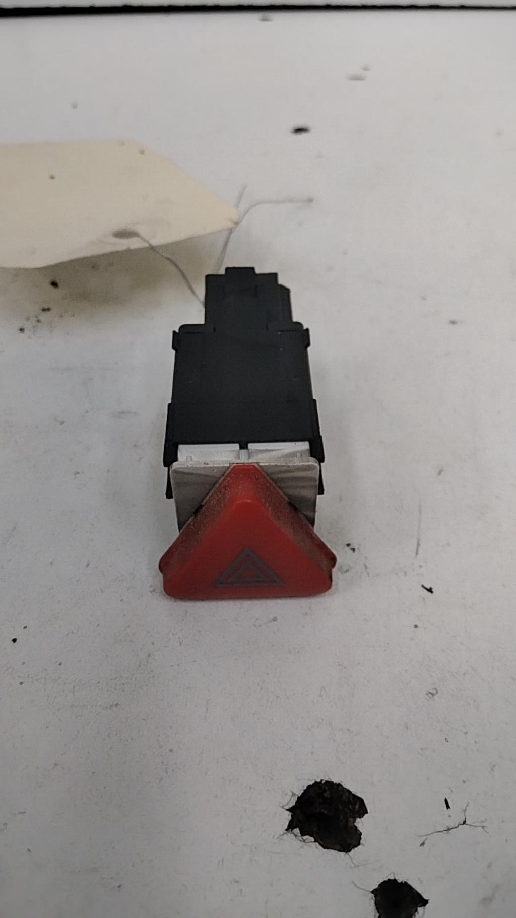 Bouton de warning SKODA FABIA 1 PHASE 1 Diesel - 1