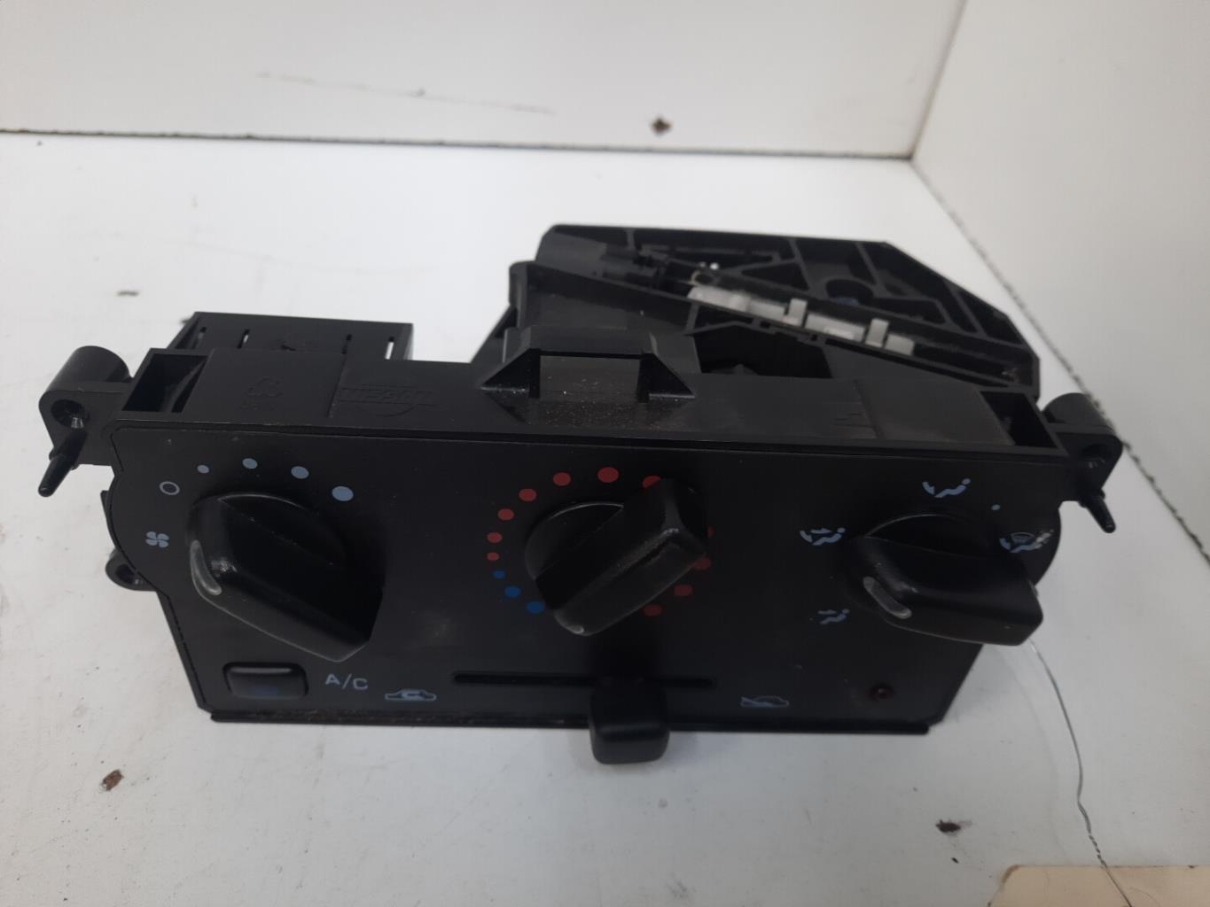 Commande chauffage NISSAN MICRA 2 PHASE 3 Essence - 1