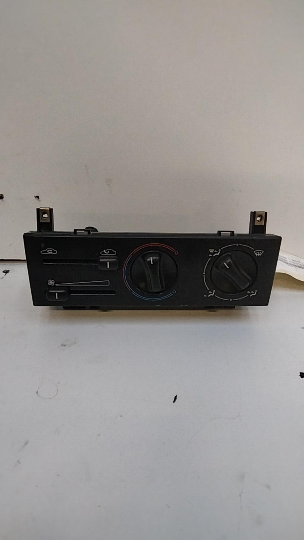 Commande chauffage PEUGEOT 406 PHASE 1 BREAK Essence - 1