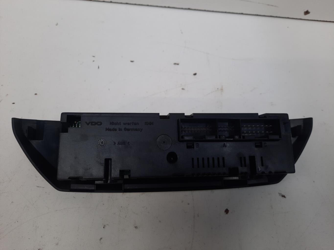 Commande chauffage VOLKSWAGEN POLO 4 PHASE 1 Essence - 1