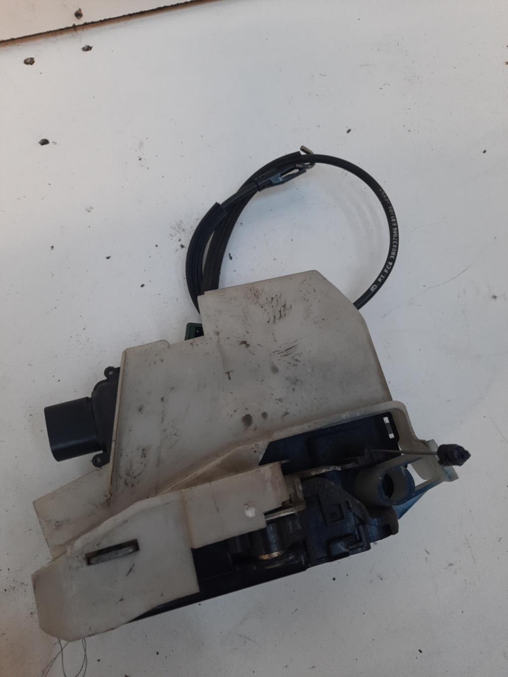 Chiusura centralizzata anteriore sinistra VOLKSWAGEN PASSAT 4 PHASE 2 BREAK Diésel - 1