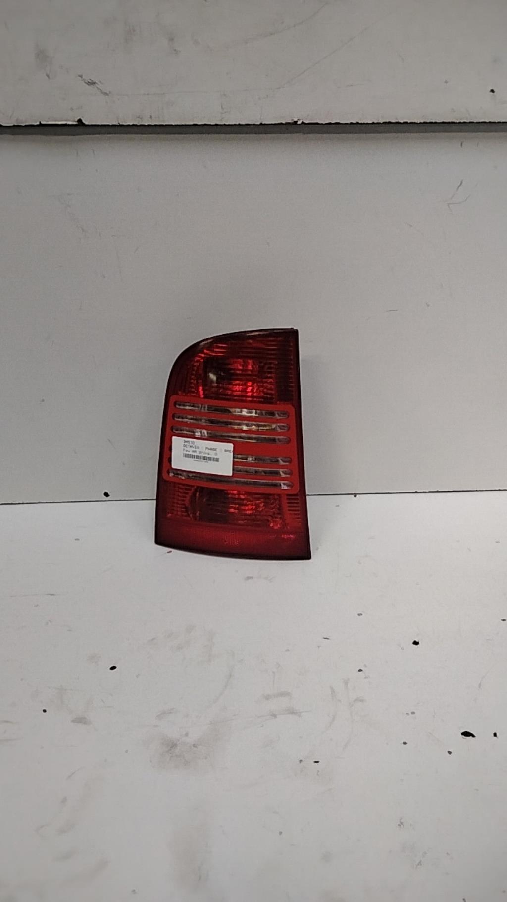 Fanale posteriore principale sinistro (luci) SKODA OCTAVIA 1 PHASE 1 BREAK Diésel - 1