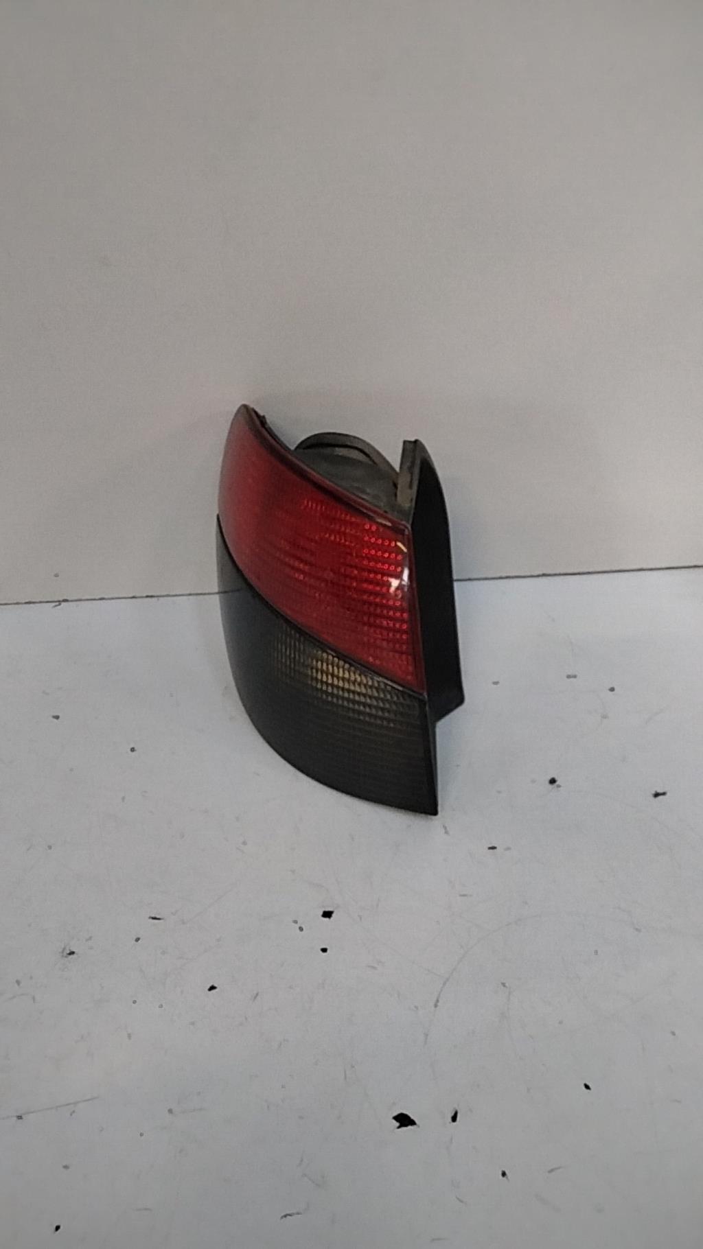 Fanale posteriore principale sinistro (luci) PEUGEOT 406 PHASE 1 BREAK Gasolina - 1