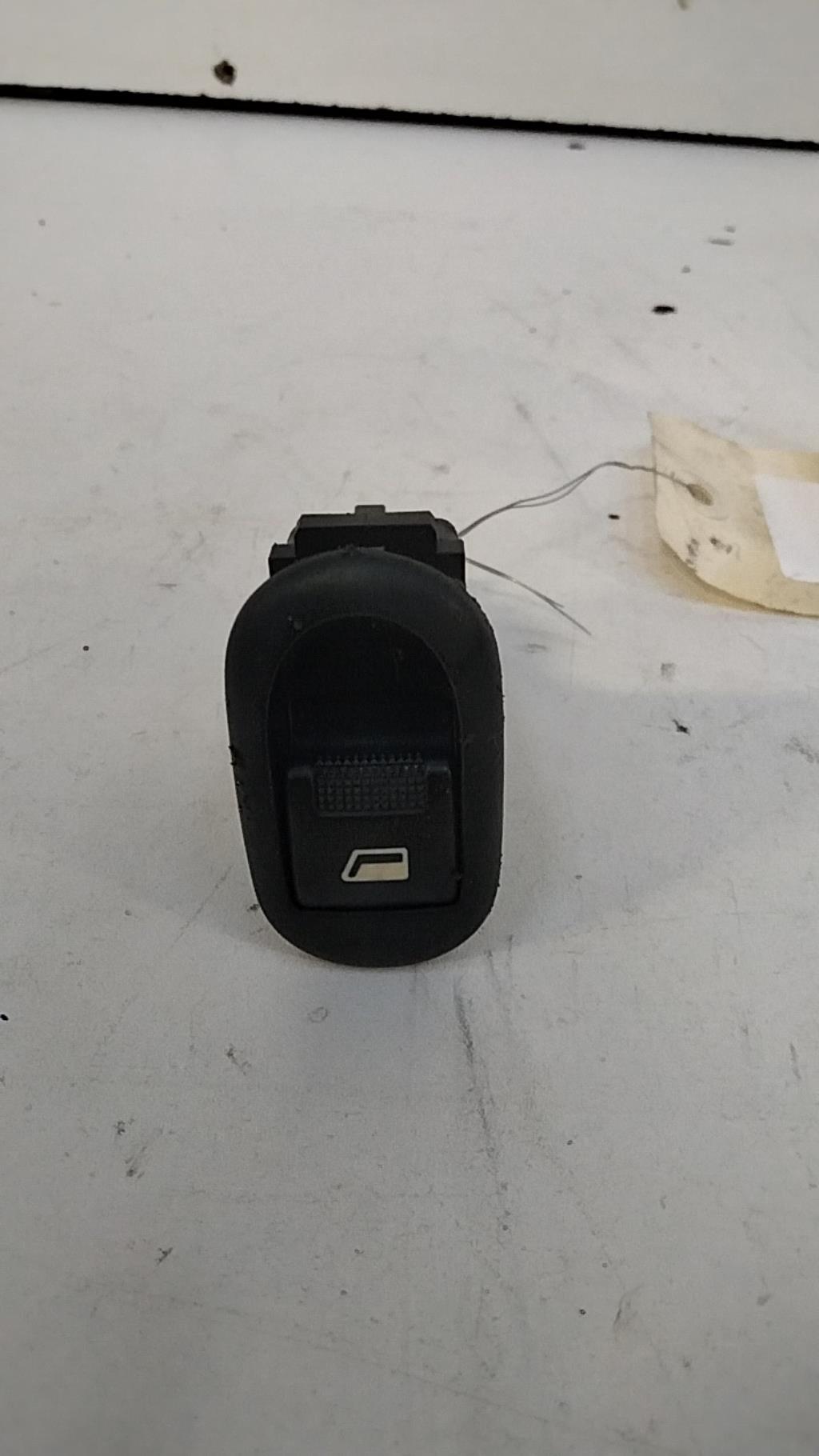 Interruttore lavacristalli anteriore destro CITROEN C3 PLURIEL PHASE 2 CABRIOLET Diésel - 1