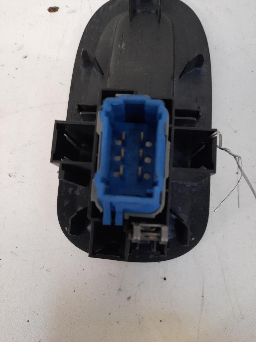 Interruttore lavacristalli anteriore destro RENAULT KANGOO 2 PHASE 1 Diésel - 1